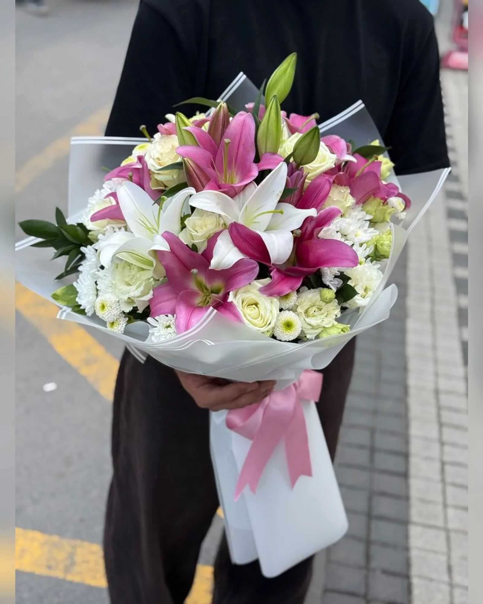 Pieone - Pembe Lilyum & Beyaz Gül Premium Buketi