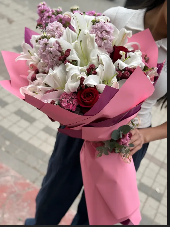sevginin sembolü lilyum Gül (main)